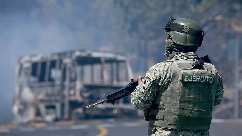 Nach dem Tod von "El Mencho" &uuml;berziehen seine Anh&auml;nger Mexiko mit einer Welle der Gewalt.