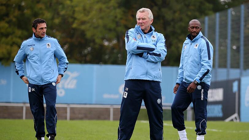 Zwei von Möhlmanns Männern: Der neue Löwen-Trainer mit seinen beiden Assistenten Collin Benjamin und Sven Kmetsch. Zwei von Möhlmanns Männern: Der neue Löwen-Trainer mit seinen beiden Assistenten Collin Benjamin und Sven Kmetsch.
