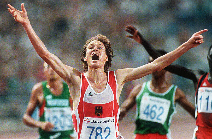 Dieter Baumann (Leichtathletik): Sieben Jahre nach seinem Olympiasieg über 5000 m wird Dieter Baumann positiv auf das anabole Steroid Nandrolon getestet. Als Spuren des Mittels in seiner Zahnpasta gefunden wurden, sprach ihn der Deutsche Leichtathletik-Verband frei, was der Weltverband IAAF aber nicht anerkannte &ndash; zwei Jahre Sperre.