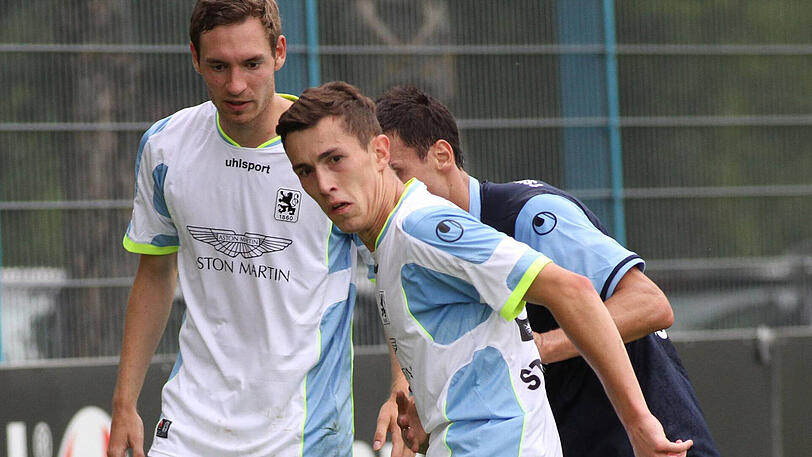 Markus Ziereis (l.) und Philipp Steinhart (Mitte) bei einem Trainingsspiel der Löwen im Juli 2012.