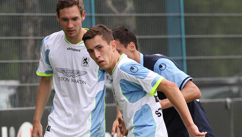 Markus Ziereis (l.) und Philipp Steinhart (Mitte) bei einem Trainingsspiel der Löwen im Juli 2012. Markus Ziereis (l.) und Philipp Steinhart (Mitte) bei einem Trainingsspiel der Löwen im Juli 2012.