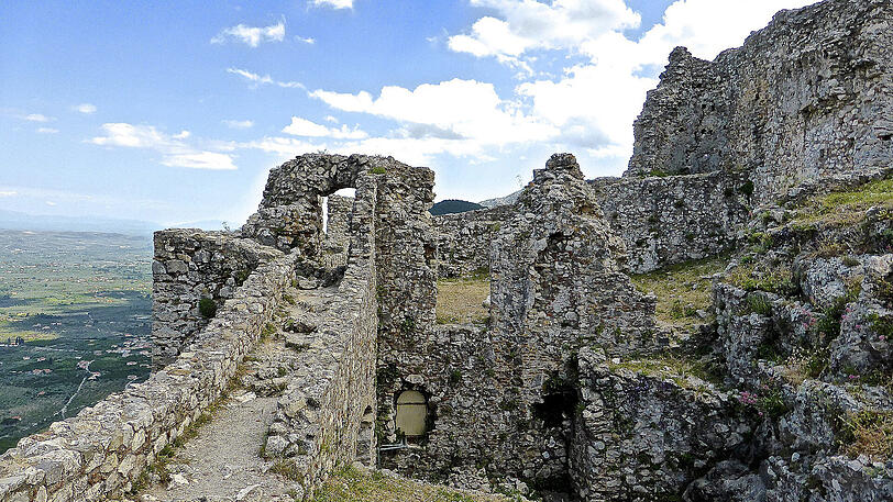 Die Ruinenstadt Mystras liegt in Griechenland.