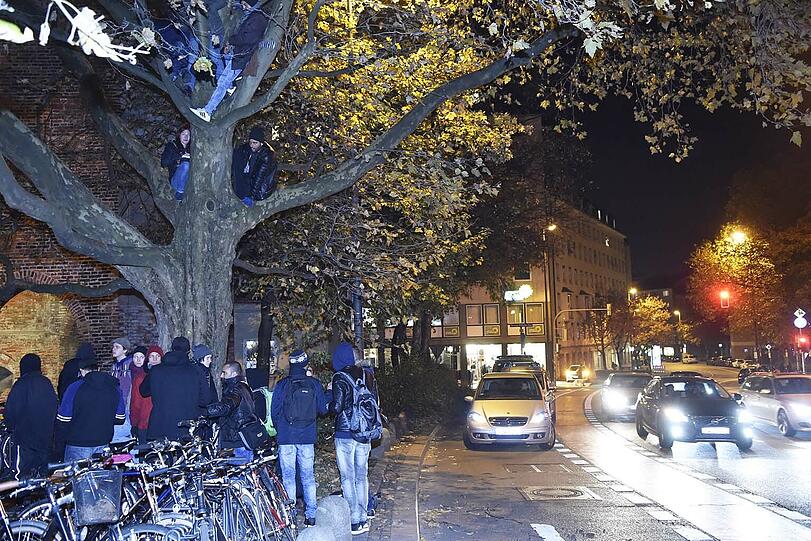 Am Freitagabend räumte die Polizei das Flüchtlingscamp am Sendlinger Tor. Die Bilder vom Einsatz.