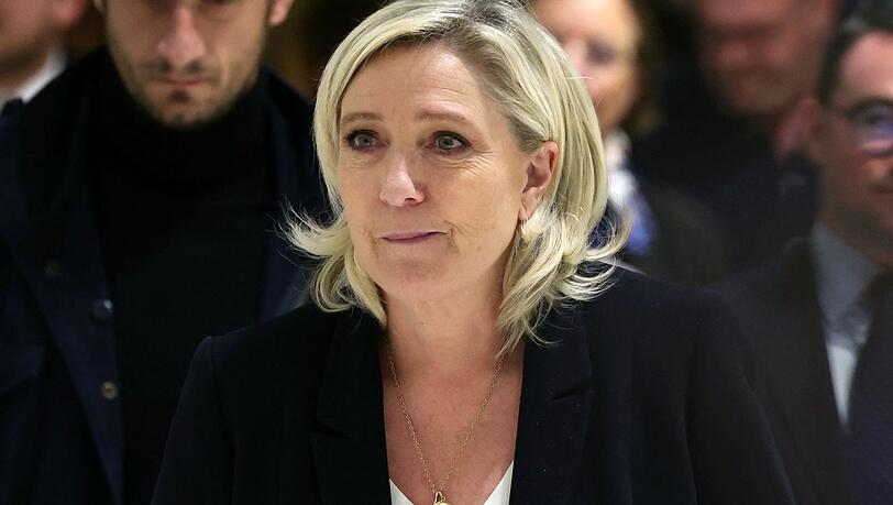 Marine Le Pen rückt ihre Partie mehr in die Mitte. Marine Le Pen rückt ihre Partie mehr in die Mitte.