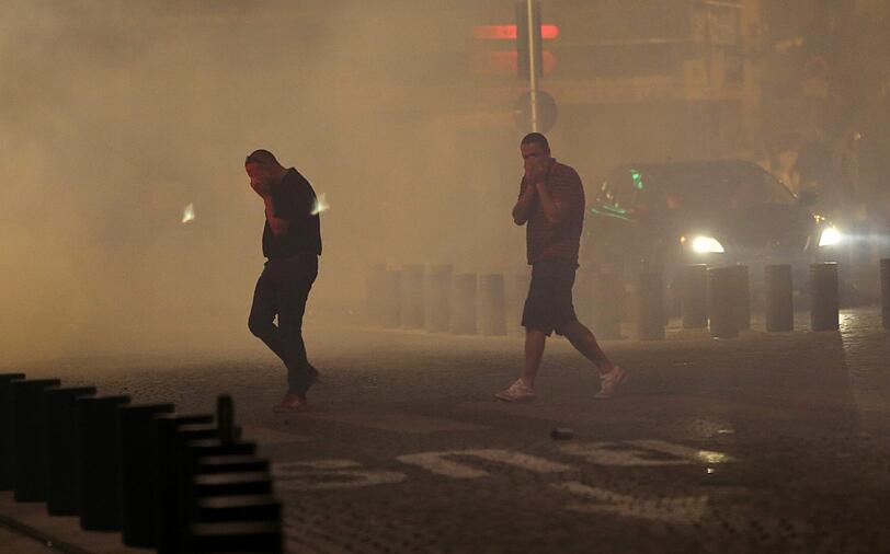 Nach dem EM-Spiel der Russen gegen England kommt es zu heftigen Ausschreitungen. Die schockierenden Bilder aus Marseille.