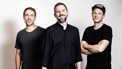 Von links: Timo Thurner, Florian Breimesser und Robert Graenitz verkaufen mit Aqua Monaco lokales Münchner Wasser.