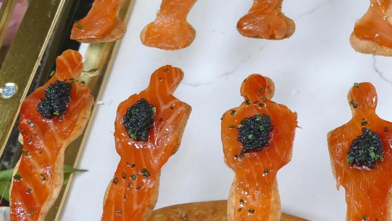 Wildlachs in Form von Oscars gehören auch zum Repertoire von Wolfgang Puck. Wildlachs in Form von Oscars gehören auch zum Repertoire von Wolfgang Puck.