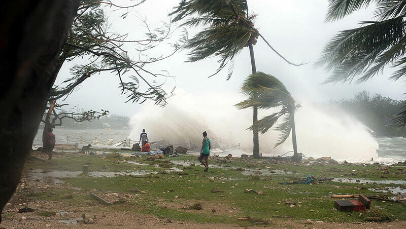 Der Zyklon "Pam" trifft am 14.03.2015 auf den Inselstaat Vanuatu im Südpazifik. Der Zyklon "Pam" trifft am 14.03.2015 auf den Inselstaat Vanuatu im Südpazifik.