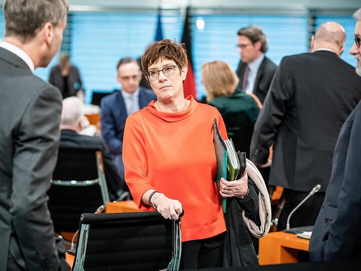 Verteidiungsministerin Annegret Kramp-Karrenbauer (CDU) will mehr Reservisten einsetzen.