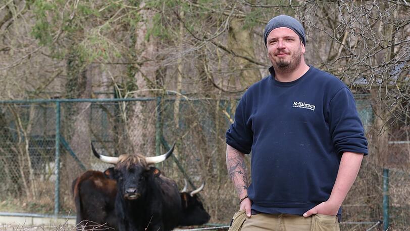 Tierpfleger Florian Hundshammer und Nepomuk. Tierpfleger Florian Hundshammer und Nepomuk.