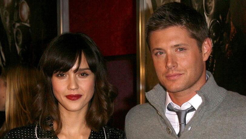 Jensen Ackles und Jessica Alba auf einer Veranstaltung.