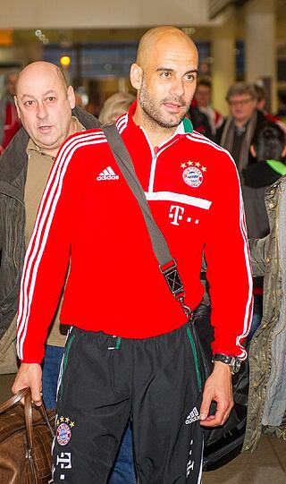 Die Bayern-Stars checken am Flughafen München ein. Sie sind unterwegs ins Trainingslager nach Doha/Katar. Die Bilder vom Abflug.