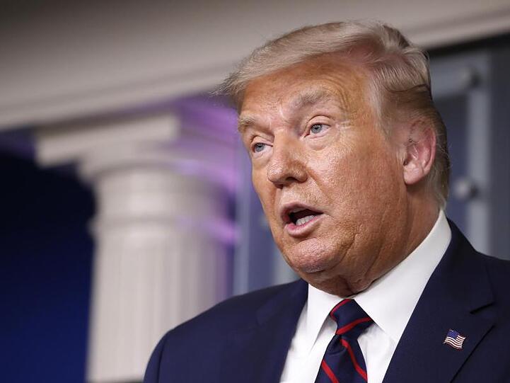 In einer Pressekonferenz wiederholte Trump seine Forderung, dass die Schulen im Land zum normalen Unterricht zurückkehren sollten.