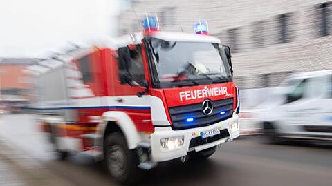 In Pasing musste die Feuerwehr den Brand eines Hobbykellers bekämpfen. (Symbolbild)
