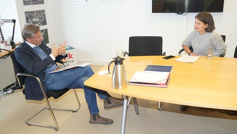 Axel Fischer im Gespräch mit AZ-Rathausreporterin Christina Hertel.