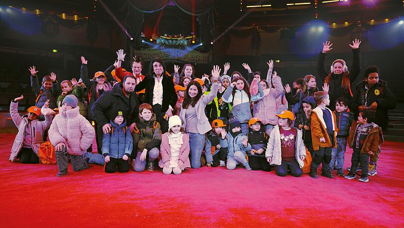 Mit dem Besuch des Circus Krone sorgten Noni und Regine Sixt f&uuml;r leuchtende Kinderaugen.