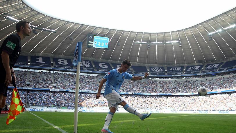 Zuletzt immer spärlicher besucht: Die Allianz Arena bei 1860-Partien. Zuletzt immer spärlicher besucht: Die Allianz Arena bei 1860-Partien.