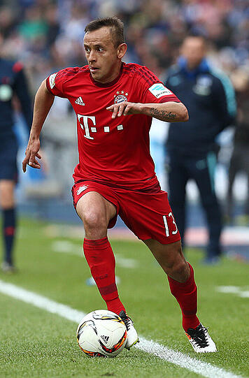 Rafinha, Note 4: Ähnlicher Fall wie bei Bernat. Rafinha kam zwar auf 24 Partien in der Liga, Eindruck hinterließ er nur selten. In den Spitzenspielen außen vor. Der wichtigste Erfolg für Rafinha, an dem der FC Arsenal Interesse haben soll: Seit Dezember hat der gebürtige Brasilianer den deutschen Pass.