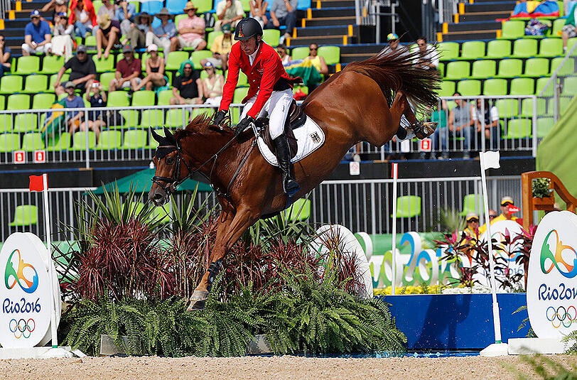 Der deutsche Springreiter Ludger Beerbaum mit seinem Pferd Casello.