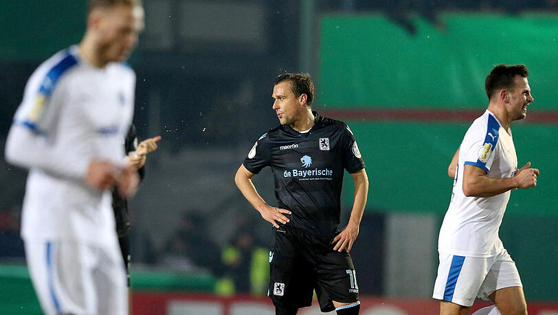 Ratlosigkeit pur: 1860-Spielmacher Michael Liendl beim Pokal-Aus in Lotte.