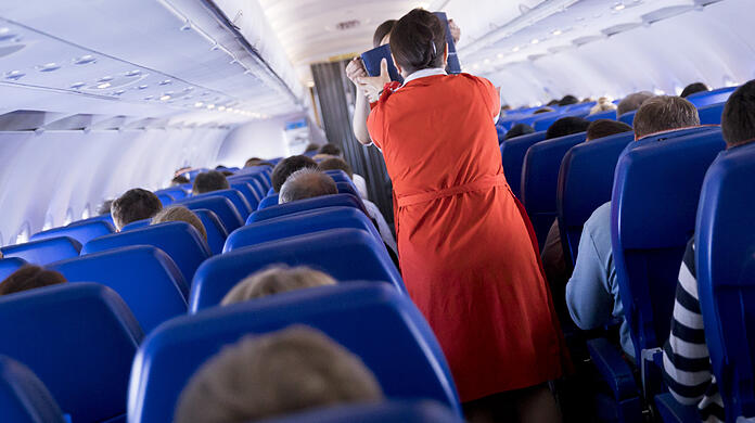 Der Mann weigerte sich, im Flugzeug eine Maske anzuziehen. (Symbolbild)