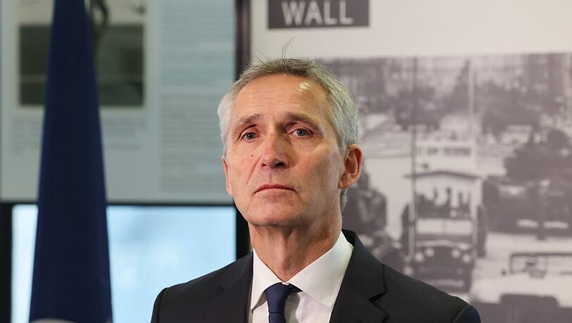 Nato-Generalsekretär Jens Stoltenberg im Mauermuseum.
