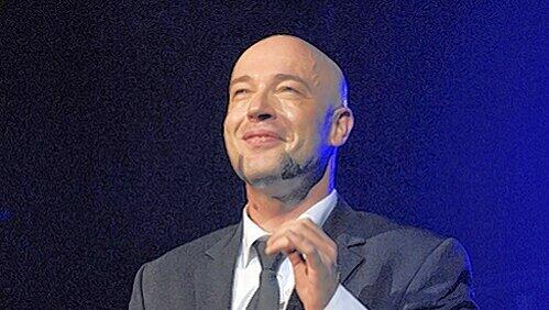 Geboren, um zu singen: „Der Graf“ in der Fürther Stadthalle. Geboren, um zu singen: „Der Graf“ in der Fürther Stadthalle.