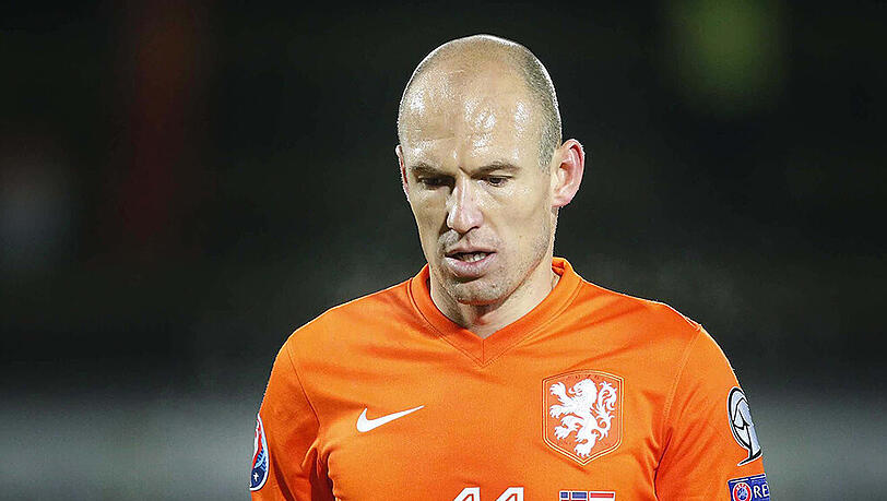 Arjen Robben im Oranje-Trikot. Der Bondscoach hat den Bayern-Star doch für den Kader des Nationalteams berufen. Arjen Robben im Oranje-Trikot. Der Bondscoach hat den Bayern-Star doch für den Kader des Nationalteams berufen.