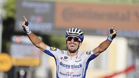 Julian Alaphilippe setzte sich auf der 2. Etappe nur ganz knapp vor dem Schweizer Marc Hirschi durch.