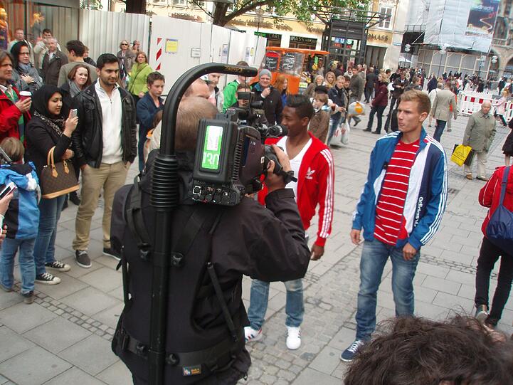 David Alaba und Holger Badstuber machen bei einem Videodreh München unsicher.