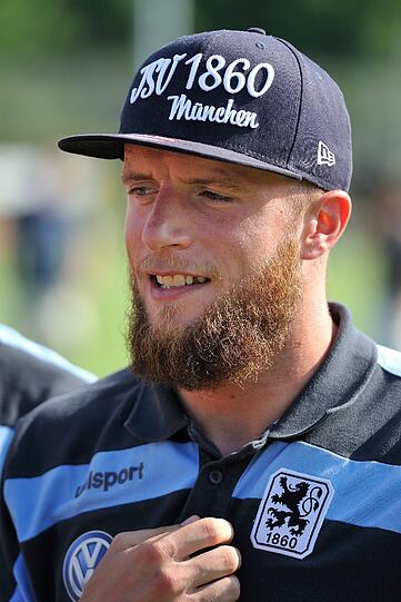 VERLIERER: Daniel Adlung: Hat nicht nur mit Moritz Stoppelkamp seinen besten Freund nach Paderborn verloren, auch sein Stammplatz ist in akuter Gefahr. Adlung musste im Trainingslager wegen Problemen mit dem linken Fuß kürzer treten. Erst gegen Ende konnte er wieder voll trainieren. Der Rückstand in der Vorbereitung war ihm aber anzumerken.