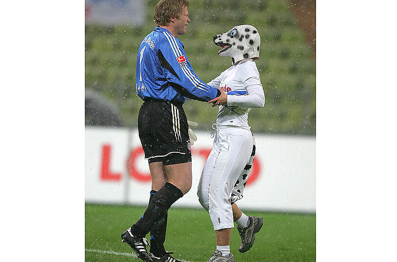Manche Flitzer nutzen ihren Auftritt für politische Botschaften &ndash; oder Werbezwecke. Wie dieser flitzende Hund bei Oliver Kahn.
