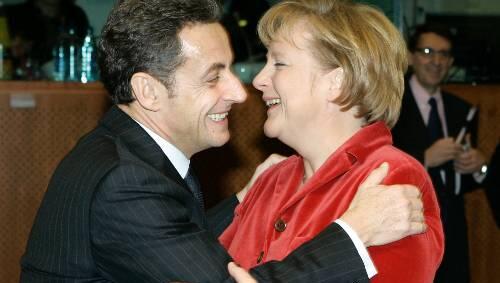 Rangeln sie oder knuddeln sie sich? Nicolas Sarkozy und Angela Merkel. Rangeln sie oder knuddeln sie sich? Nicolas Sarkozy und Angela Merkel.