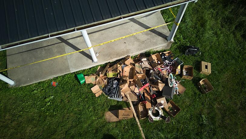 Fäkalien,Müll und 16 Kinder auf engstem Raum fanden die Behörden in diesem Holzhaus im US-Bundesstaat Ohio vor. Fäkalien,Müll und 16 Kinder auf engstem Raum fanden die Behörden in diesem Holzhaus im US-Bundesstaat Ohio vor.
