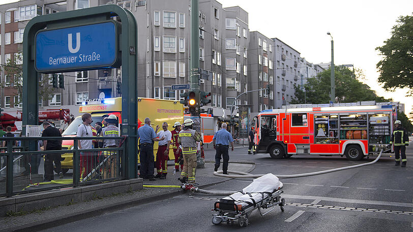 Die Polizei sprach am frühen Samstagmorgen von einem Unfall. Zeugen hätten dies so bestätigt.