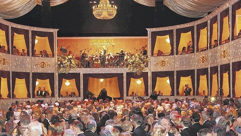 Waren natürlich auch am Opernball vertreten: Oberbürgermeister Ulrich Maly mit Gattin Petra. Waren natürlich auch am Opernball vertreten: Oberbürgermeister Ulrich Maly mit Gattin Petra.