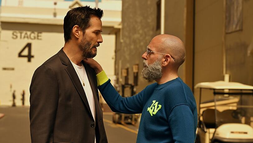 Keanu Reeves (l.) und Jonah Hill in "Outcome".