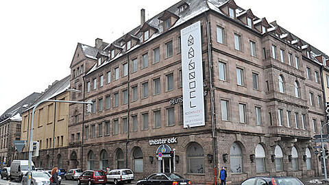 Der Deutsche Hof steht leer. Das alte Hotel könnte zum neuen Eingang des Verkehrsmuseums werden.