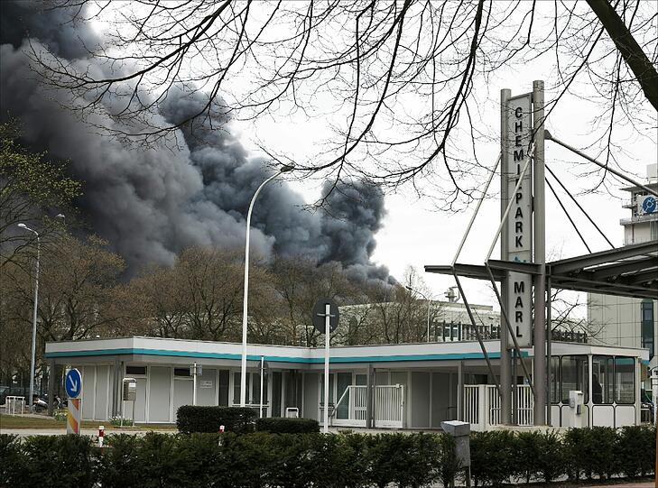 Bei der Explosion in einem Chemiepark in Marl im nördlichen Ruhrgebiet ist ein Arbeiter getötet worden. Die Bilder der Katastrophe.
