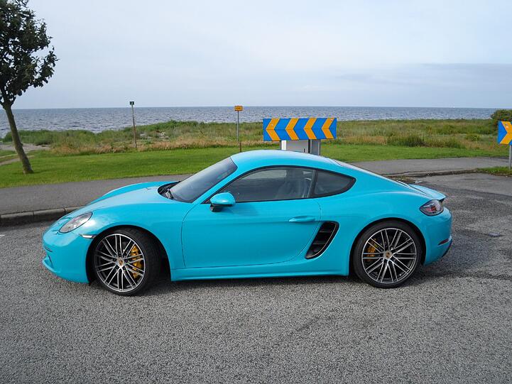 Der überarbeitete Porsche 718 Cayman kostet ab 51 623 Euro - und die Aufpreiliste ist lang.