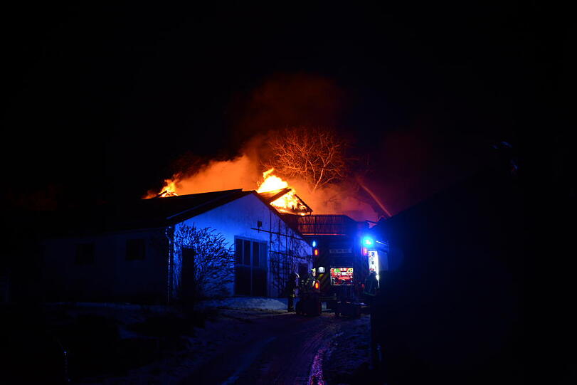 Am frühen Freitagmorgen ist es zu einem Brand in Schalkham im Landkreis Landshut gekommen.