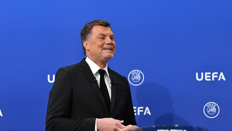 Lief von 1992 bis 1999 für den FC Bayern auf: Thomas Helmer. Lief von 1992 bis 1999 für den FC Bayern auf: Thomas Helmer.