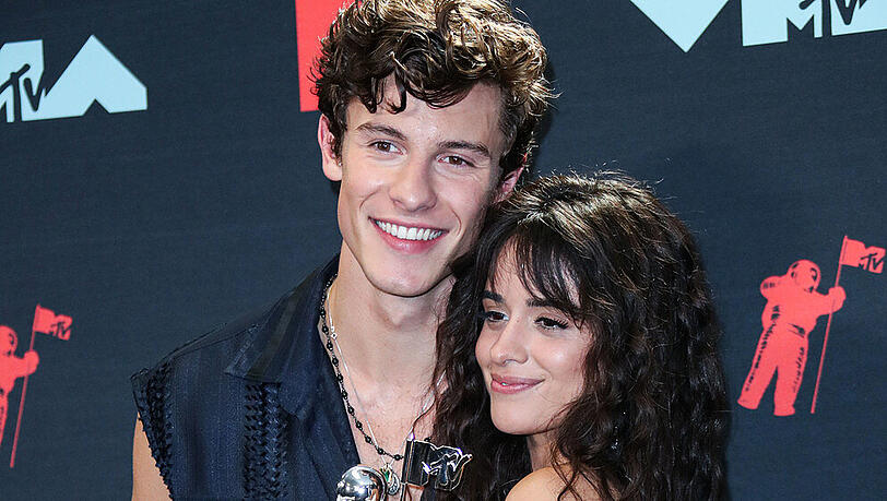 Shawn Mendes und seine Freundin Camila Cabello vertreiben sich die Zeit mit einer bestimmten Filmreihe.
