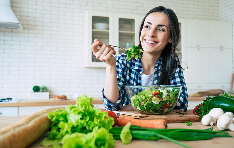 Mit der richtigen Ernährung können Sie die Wahrscheinlichkeit, an Bauchspeicheldrüsenleiden zu erkranken, beeinflussen. Was Ihre Bauchspeicheldrüse beispielsweise gar nicht mag, sind fettige und zuckerhaltige Speisen, Alkohol und Nikotin. Mit frischem Obst und Gemüse und bitteren Lebensmitteln dagegen tun Sie ihr Gutes. Mit der richtigen Ernährung können Sie die Wahrscheinlichkeit, an Bauchspeicheldrüsenleiden zu erkranken, beeinflussen. Was Ihre Bauchspeicheldrüse beispielsweise gar nicht mag, sind fettige und zuckerhaltige Speisen, Alkohol und Nikotin. Mit frischem Obst und Gemüse und bitteren Lebensmitteln dagegen tun Sie ihr Gutes.