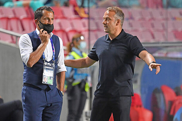 Als es zwischen Hansi Flick und Hasan Salihamidzic knirschte, verabschiedete sich der Trainer. (Archivbild)