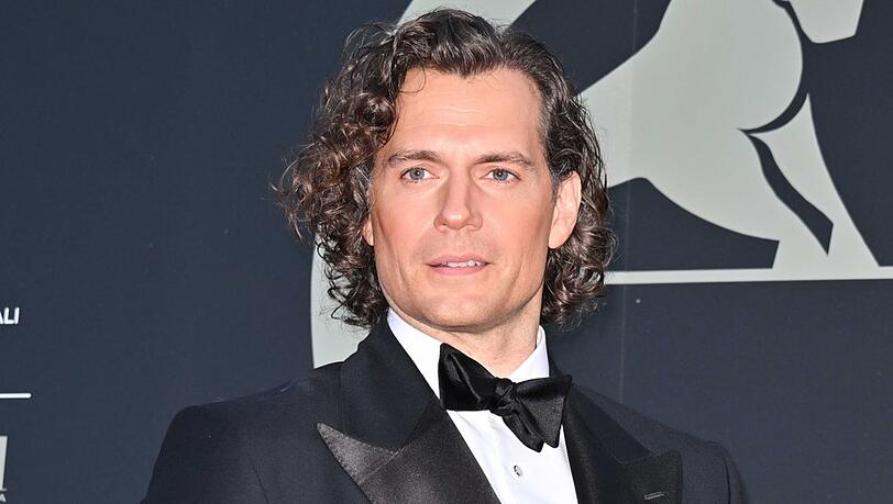 Henry Cavill postete auf Instagram Bilder, die ihn erstmals in seiner Rolle als Highlander zeigen. Henry Cavill postete auf Instagram Bilder, die ihn erstmals in seiner Rolle als Highlander zeigen.