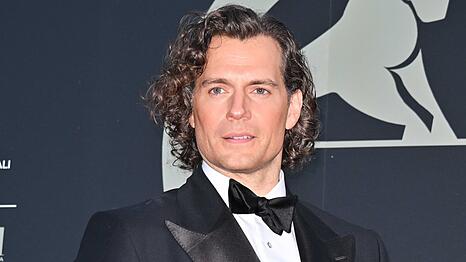 Henry Cavill postete auf Instagram Bilder, die ihn erstmals in seiner Rolle als Highlander zeigen.