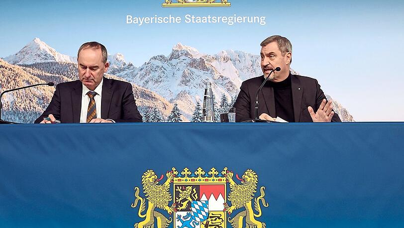 "Die Landesregierung spielt gut zusammen und wird das auch weiterhin tun", sagt FW-Chef Aiwanger (l.) &uuml;ber die Koalition mit Markus S&ouml;ders CSU.