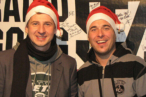 Guido Seibelt (li.) und Martin Siegordner stellen neue &bdquo;Last Christmas&ldquo;-Varianten vor.