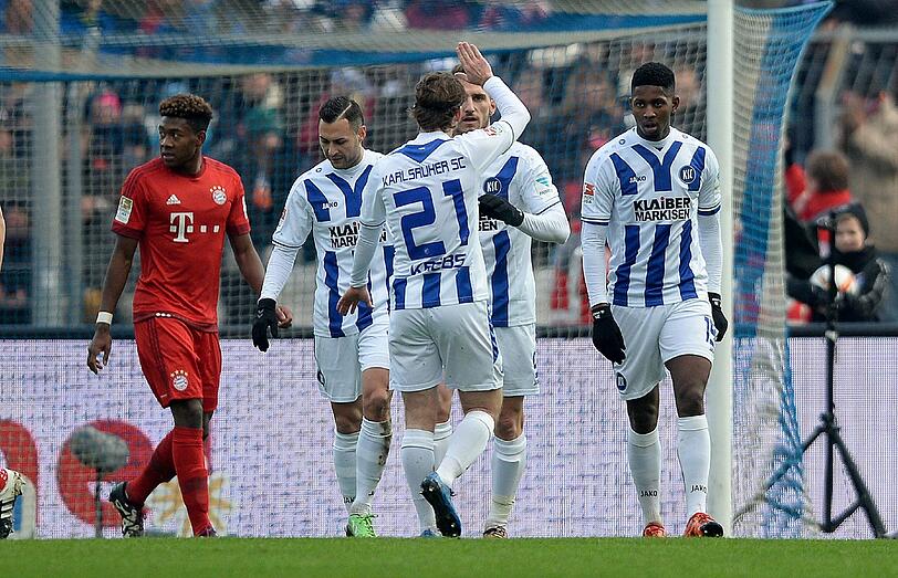 16. Januar - Testspielpleite: Im einzigen Testspiel vor dem Bundesliga-Start verlieren die Münchner mit 1:2 in Karlsruhe.